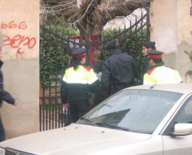 El centre social okupat 'La Trinxera' ha estat desallotjat aquest matí pels Mossos d'Esquadra