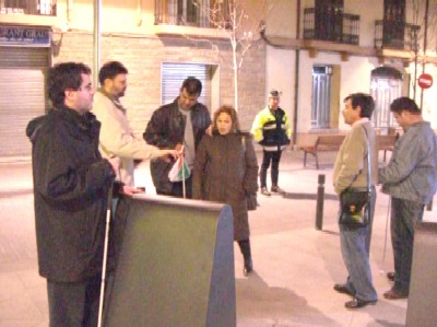 L'Ajuntament pren el compromís de millorar els desplaçaments de les persones cegues
