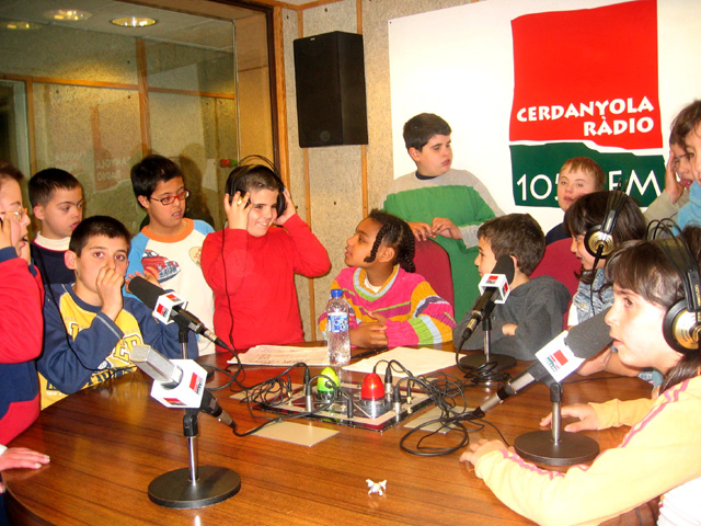 El Centre d'educació Especial Jeroni de Moragas visita Cerdanyola Ràdio