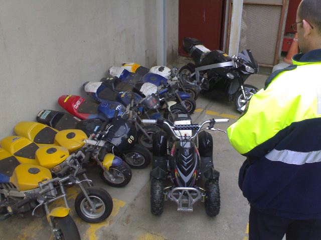 La policia local immobilitza 10 pokets bikes per seguretat viària