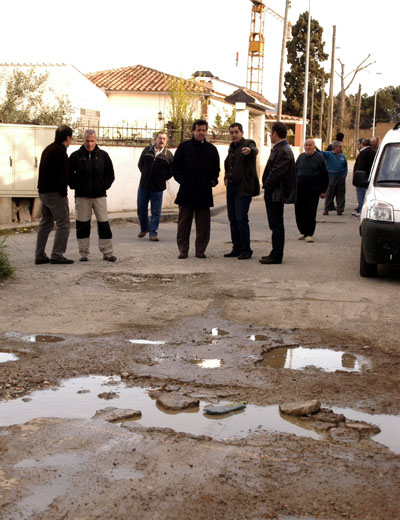Els veïns de Campoamor reclamen la seva visibilitat i Morral anuncia l'ordenació urbanística de la zona