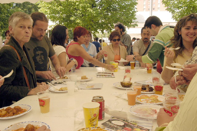 El Roser de Maig presenta la nova plaça de l'Abat Oliba