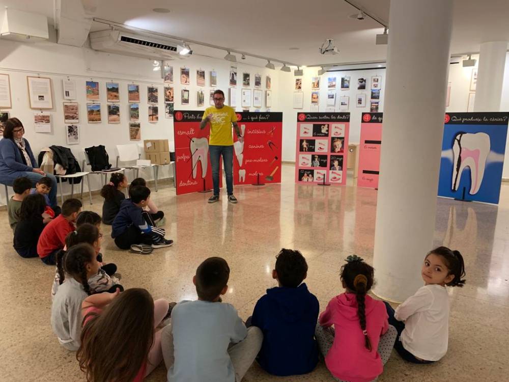 125 alumnes de 1r de primària participen al taller 'Dents netes, sanes i fortes'