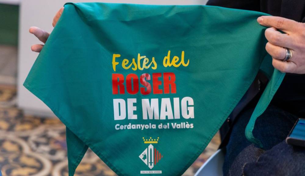 Cerdanyola estrena el mocador oficial de la Festa Major del Roser de Maig