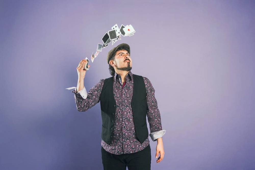 Màgia amb Pau Segalès al cicle A l'Oest del Teló de La Flama