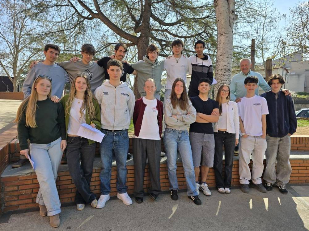 Alumnes del Til·ler porten Faust a Cerdanyola Ràdio i entrevisten un supervivent d’Hipercor sobre memòria i esperit crític