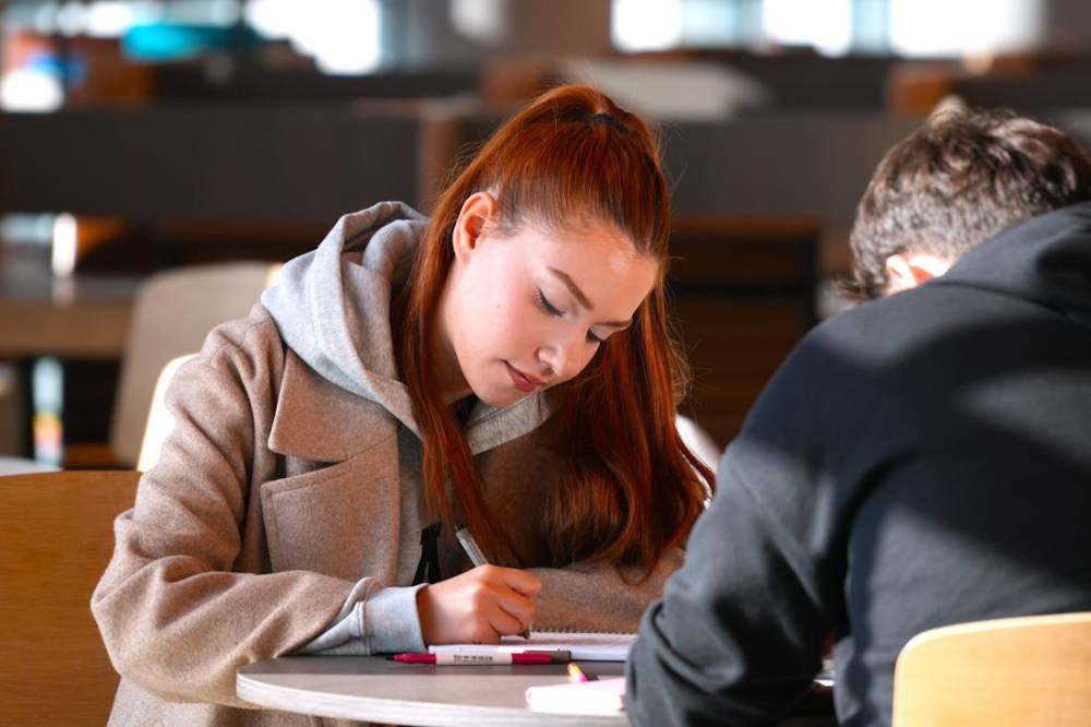 Ja es poden demanar les beques 2026-2027 per a FP i Batxillerat