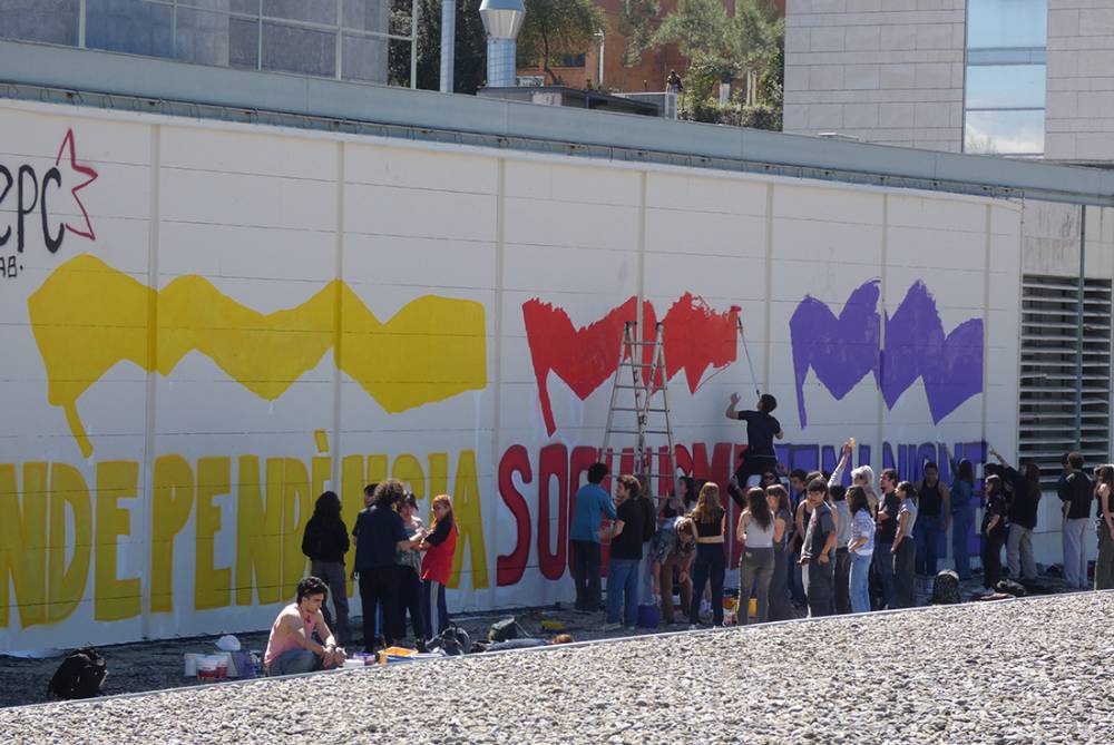 El SEPC repinta el mural esborrat a la UAB per resolució judicial