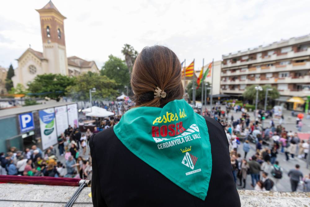 El mocador del Roser de Maig es consolida com a símbol de la Festa Major de Cerdanyola