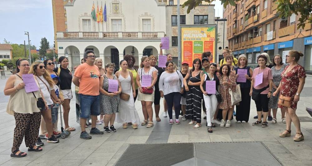 Treballadores del SAD mostren el seu dolor per l’assassinat d’una companya i denuncien la precarietat laboral que pateixen