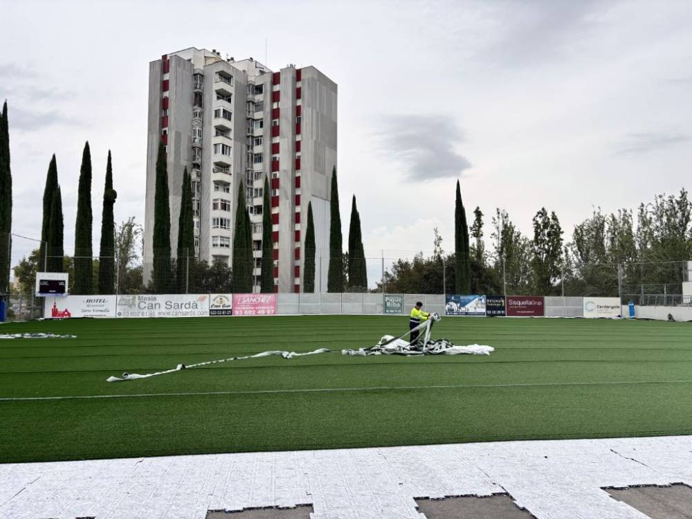 Nova gespa per al camp de futbol de Les Fontetes