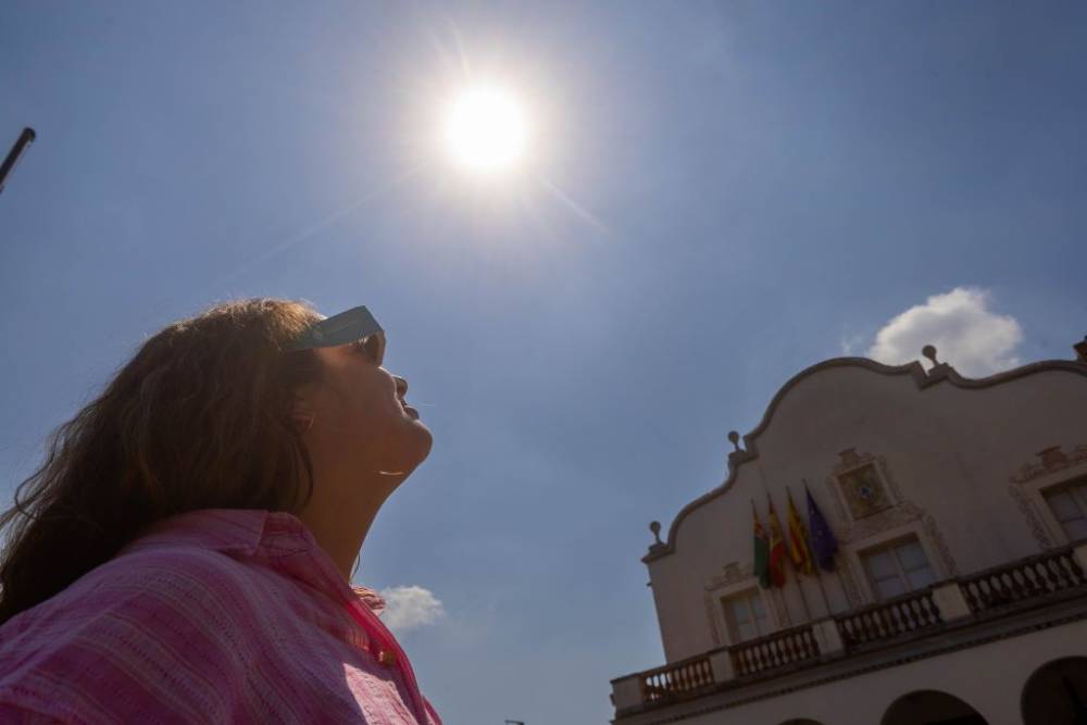 L’Institut de Ciències de l’Espai (ICE-CSIC) a la UAB dona recomanacions pràctiques per observar l’eclipsi