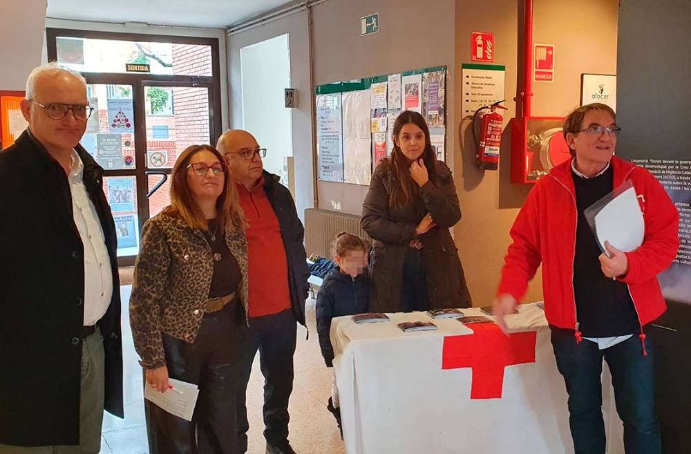 La Creu Roja acosta a l'Ateneu històries de vida de dones en guerra