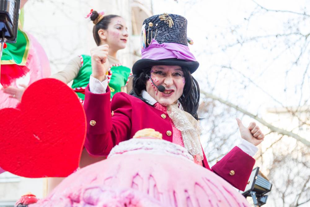 Sa Majestat Carnestoltes inicia el seu regnat amb rock a la plaça