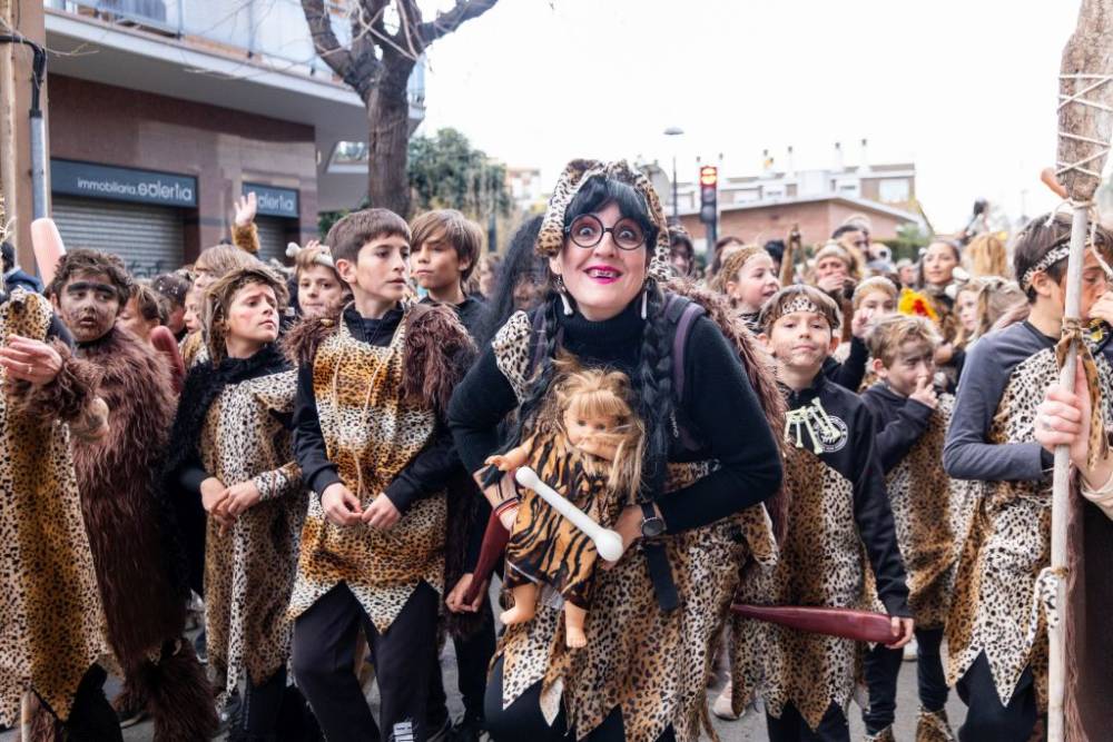 Arriba el Rei Carnestoltes amb la seva disbauxa i preparat per la Rua