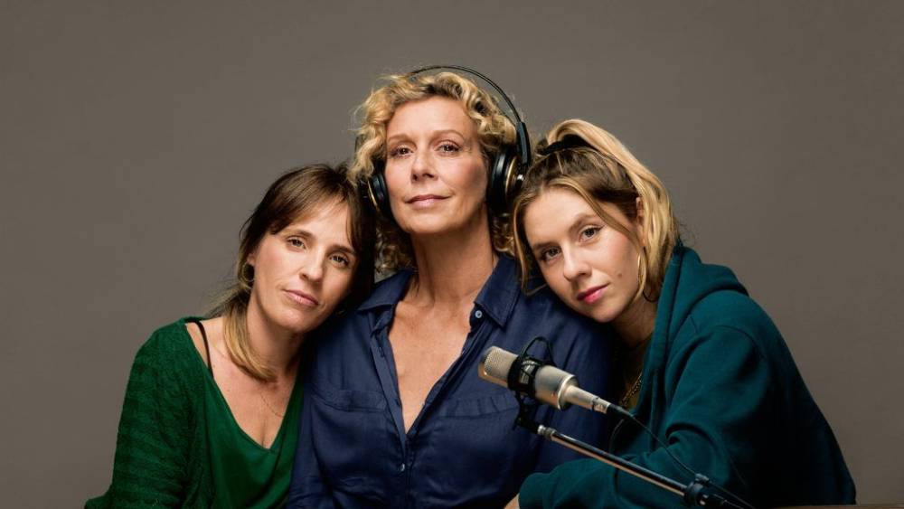 Tres dones enfrontades al càncer de mama al Teatre Ateneu