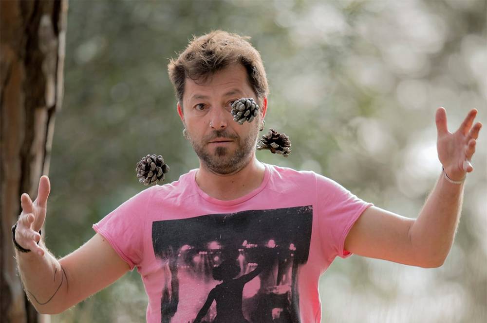 Català, micro obert i actuació de Robert Poch, nou Tres Tambors de La Flama