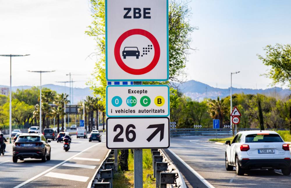 La Zona de Baixes Emissions comença a caminar sense convèncer a l’oposició