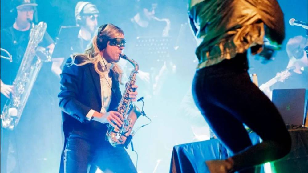 Llibert Fortuny obre any a l’Ateneu amb la Golden Beat Band