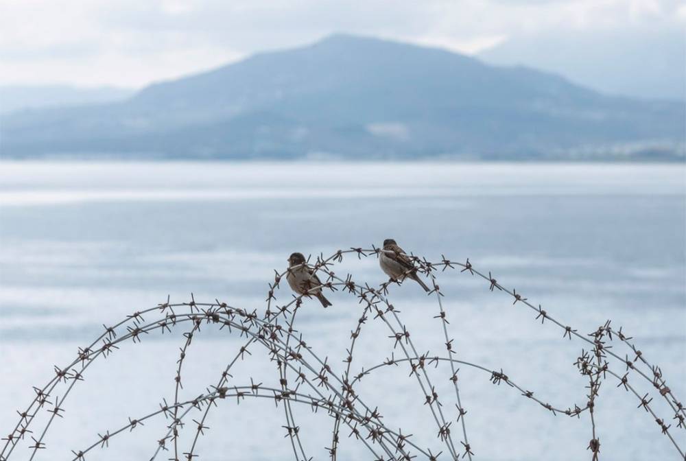 La UAB explora els nous MURS de les fronteres amb una exposició de Roger Grasas