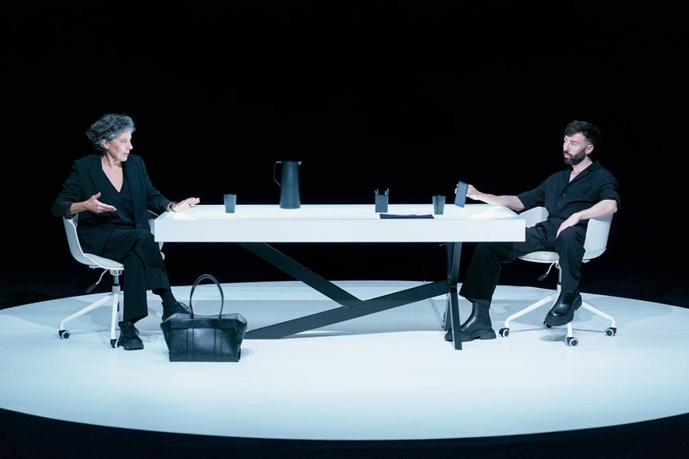 Miriam Iscla i Dafnis Balduz conviden a una reflexió sobre la dificultat de ser honest en un món d'aparença