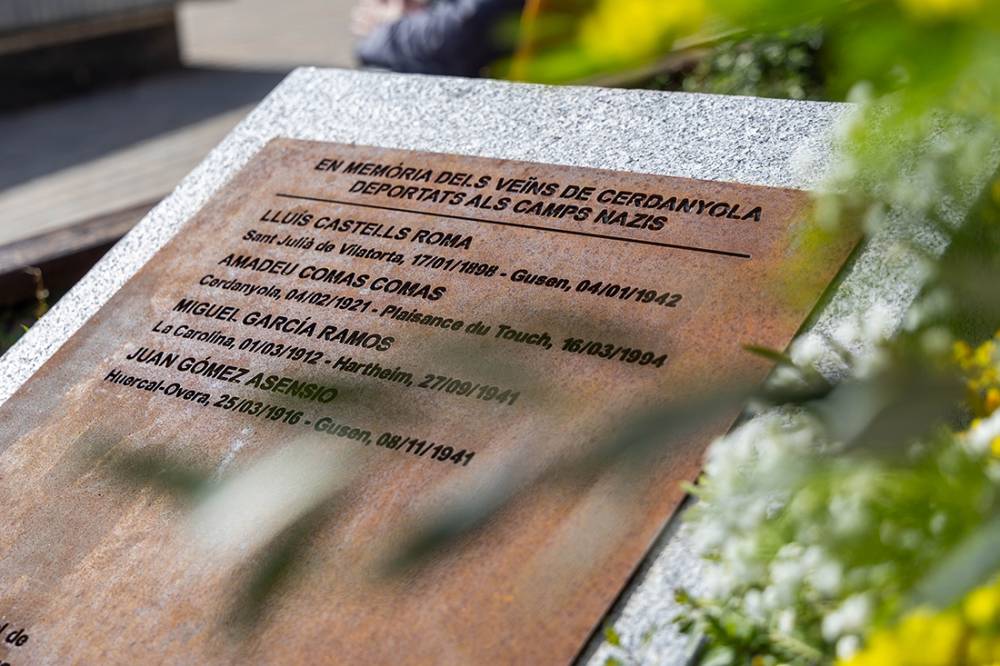 En memòria de les víctimes de l'Holocaust i totes les víctimes del nazisme