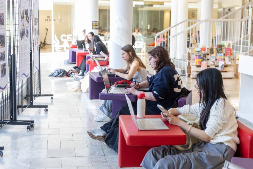 La Biblioteca Central consolida el seu paper com a espai cultural i comunitari de referència el 2025