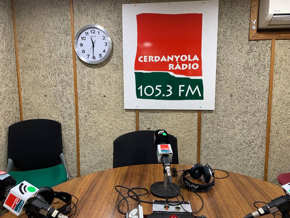 L'Escola Carles Buïgas inicia les visites guiades a l'emissora municipal