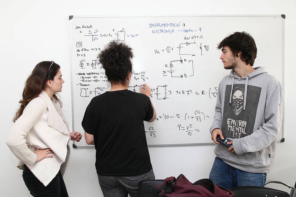 El doble grau de Física i Matemàtiques de la UAB, nota de tall més alta de Catalunya