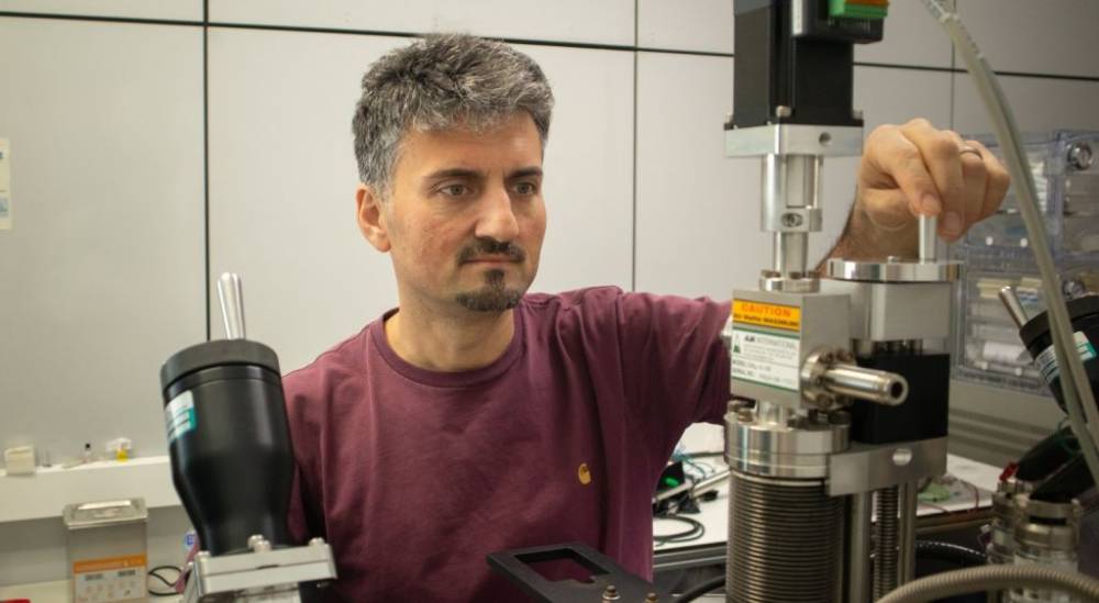 Investigadors de l’ICMAB de la UAB detecten un fenomen inesperat en un superconductor estudiat durant dècades