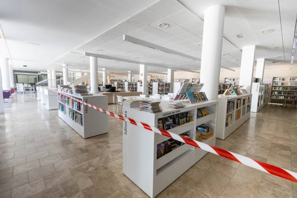 Comencen els treballs de protecció del sostre de la Biblioteca Central per garantir la seguretat dels espais