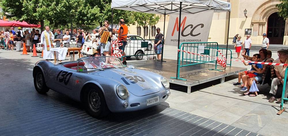 Desfilada de vehicles clàssics a Cerdanyola per commemorar el patró dels viatgers