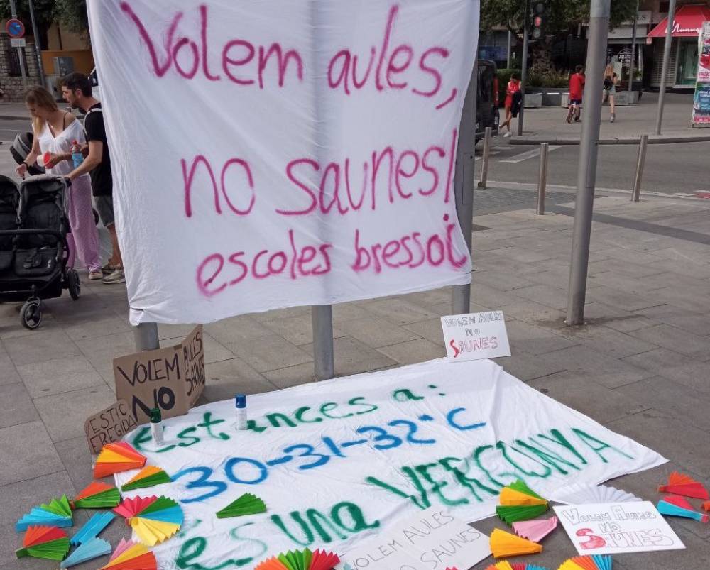 Les families de l'escola-bressol Turonet protesten per les altes temperatures a les aules