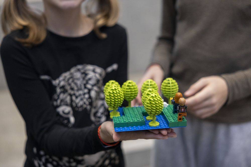 La Biblioteca Central de Cerdanyola participa al programa de Lego Build the Change