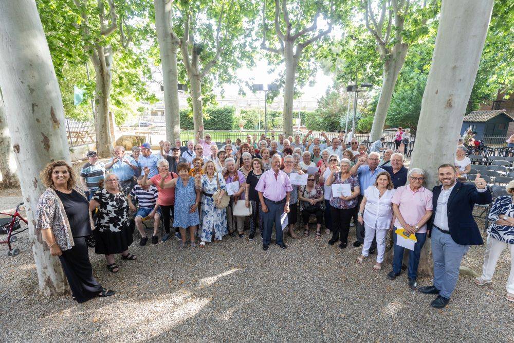 L’Ajuntament ret homenatge a les persones que celebren els 80 anys aquest 2025