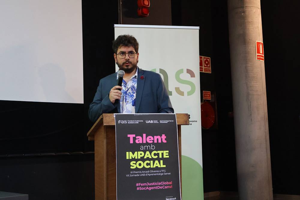Raúl Izquierdo rep un premi Arcadi Oliveres per un estudi que analitza com viu la població xinesa el diagnòstic de salut mental