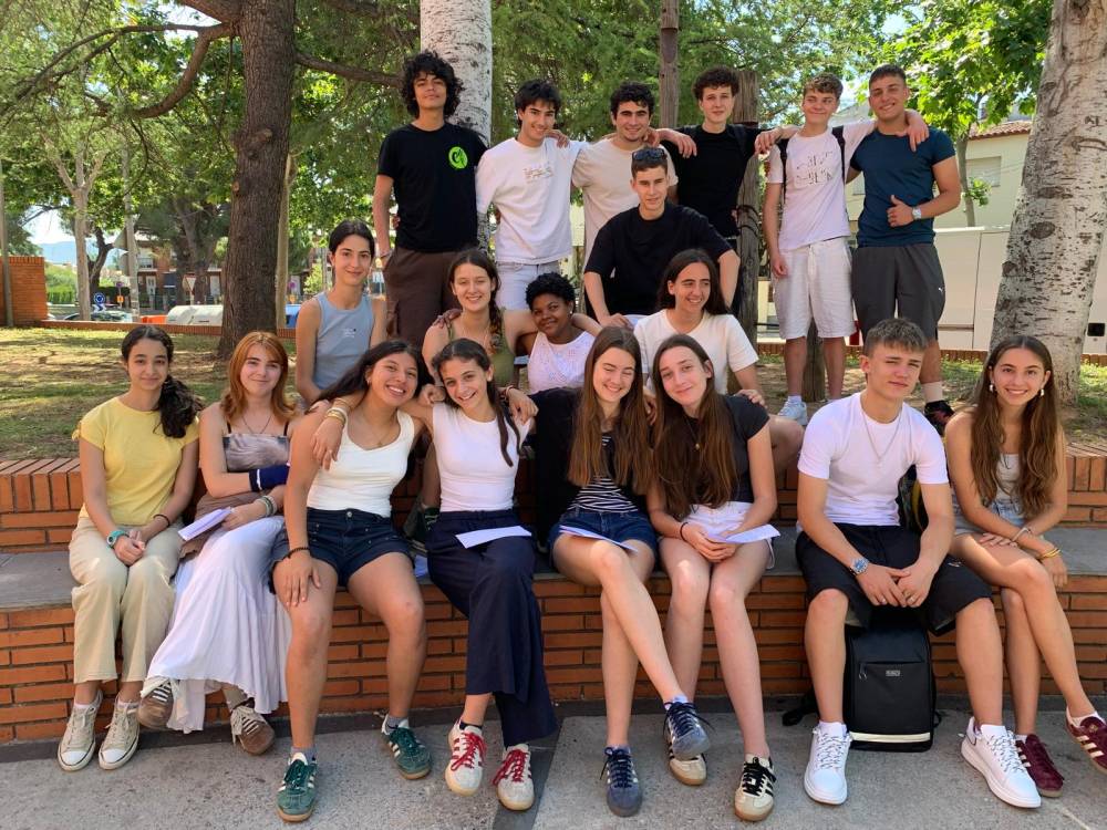 L’alumnat de 4t d’ESO d’El Til·ler participa a Cerdanyola Ràdio amb un programa dedicat a la poesia i la memòria històrica