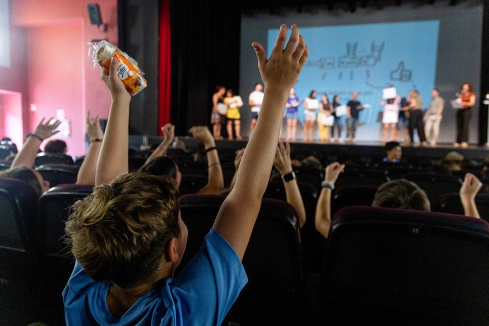 Les cooperatives escolars lliuren els seus xecs solidaris a les entitats socials