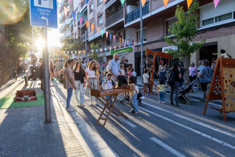 El comerç local surt al carrer en una jornada festiva que reivindica la diversitat i la convivència