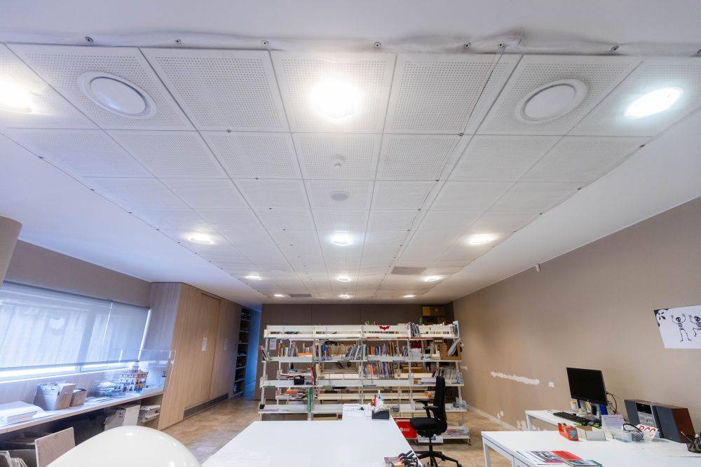 Comencen els treballs de protecció del sostre de la Biblioteca Central per garantir la seguretat dels espais