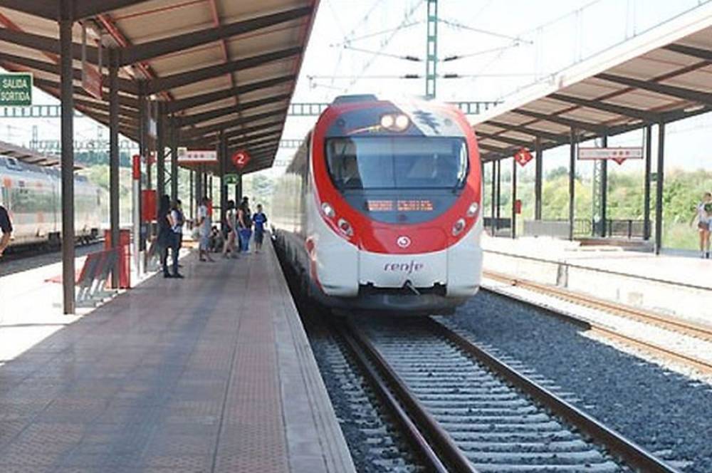 La R8 de Rodalies interromp el servei per un robatori de coure