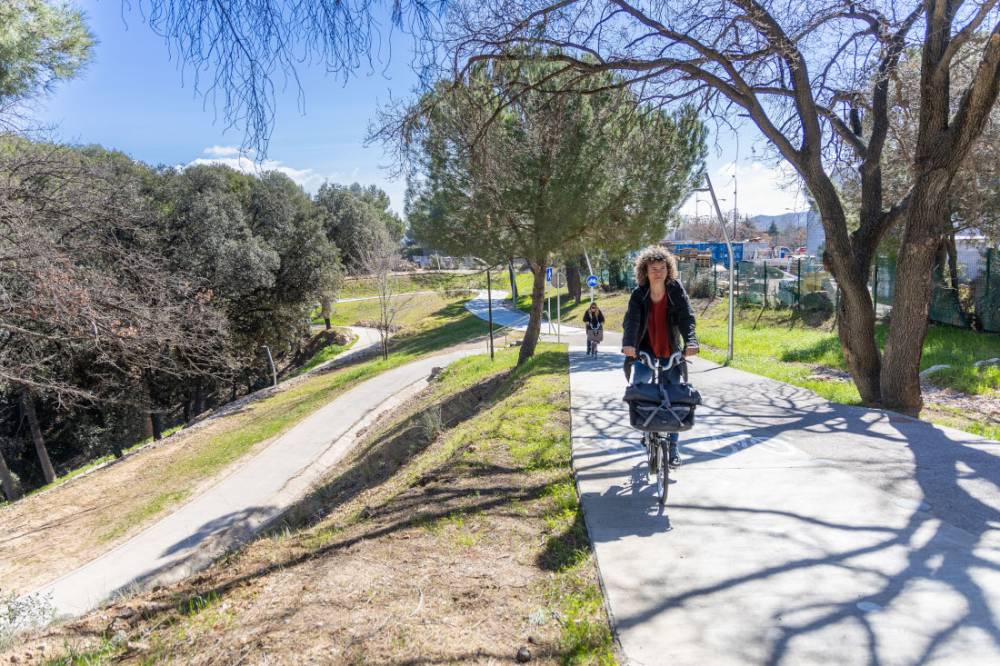 Obre el nou carril bici entre Badia i la UAB que ha de connectar amb Serragalliners pel nou pont sobre l'AP7