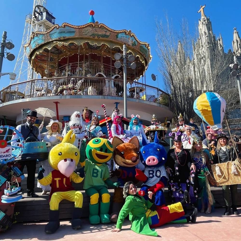 La comparsa del Tibidabo: de la Rua de Carnaval a inaugurar temporada al Parc d'Atraccions