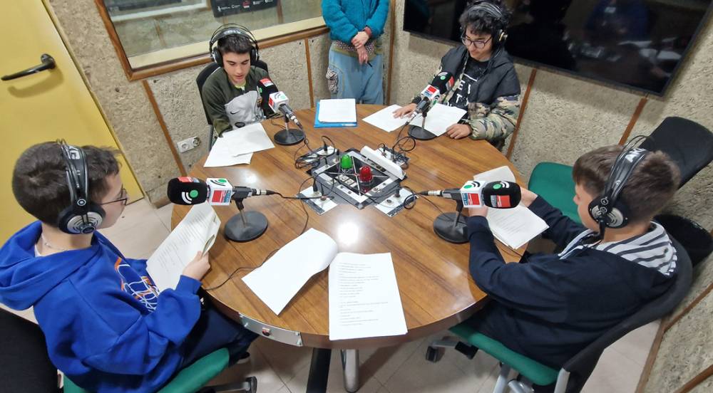 L’alumnat de l’Institut Mimó ofereix a Cerdanyola Ràdio una nova edició del programa 'Escolta la nostra història'