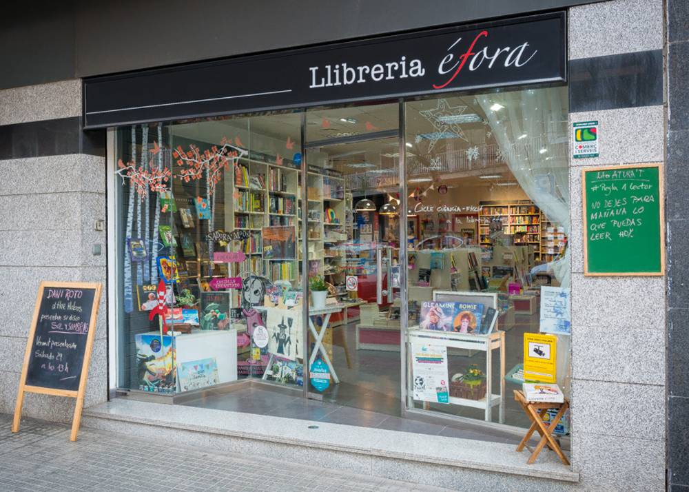 La llibreria Éfora obre nova etapa amb una festa literària de comiat de l'actual local