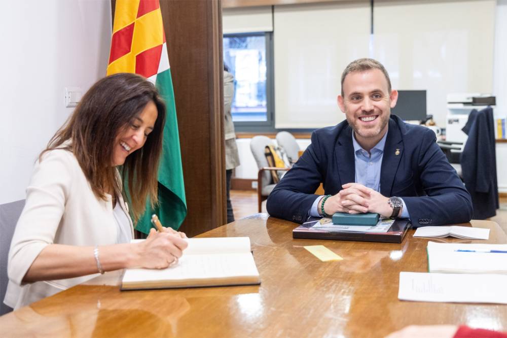 La consellera d'Educació, Esther Niubó, aborda la planificació escolar en una visita a Cerdanyola