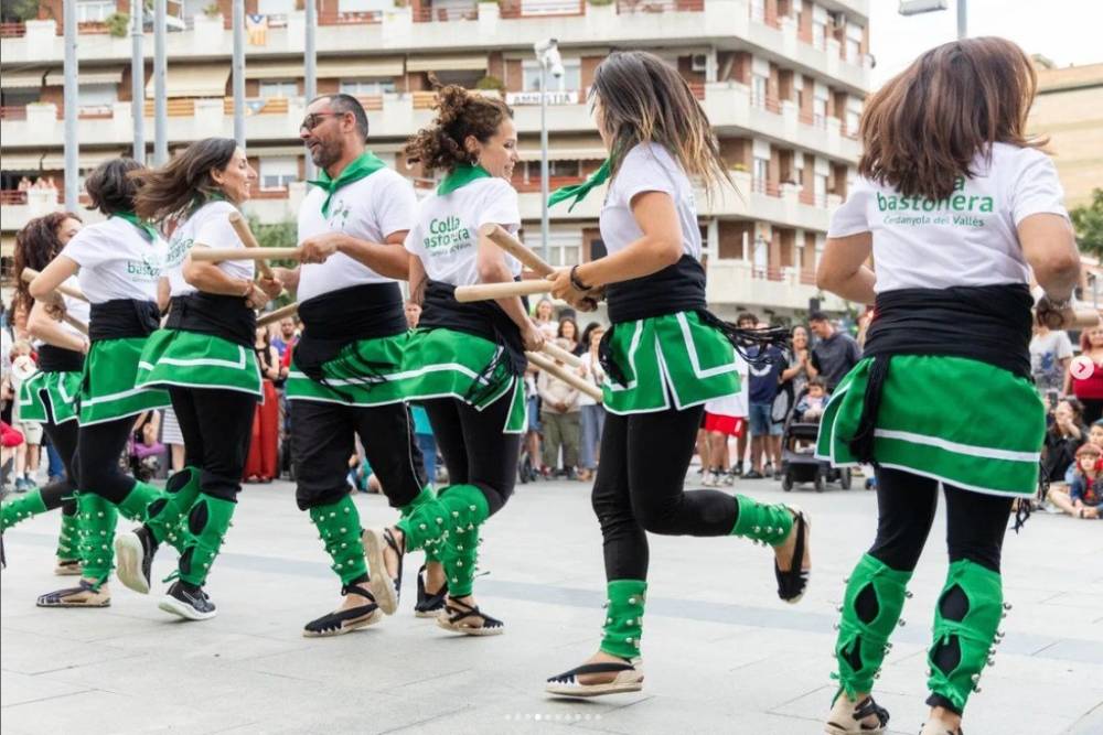 La Colla Bastonera de Cerdanyola celebra el primer aniversari amb una Trobada de Ball de Bastons