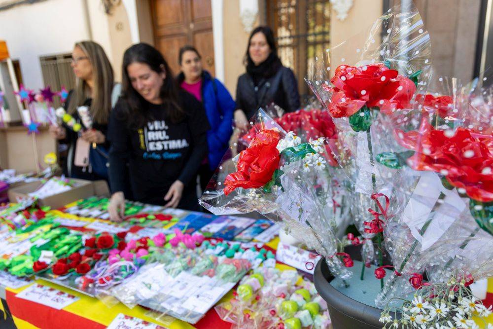 Obert el termini per demanar parades de flors i llibres per Sant Jordi 2025