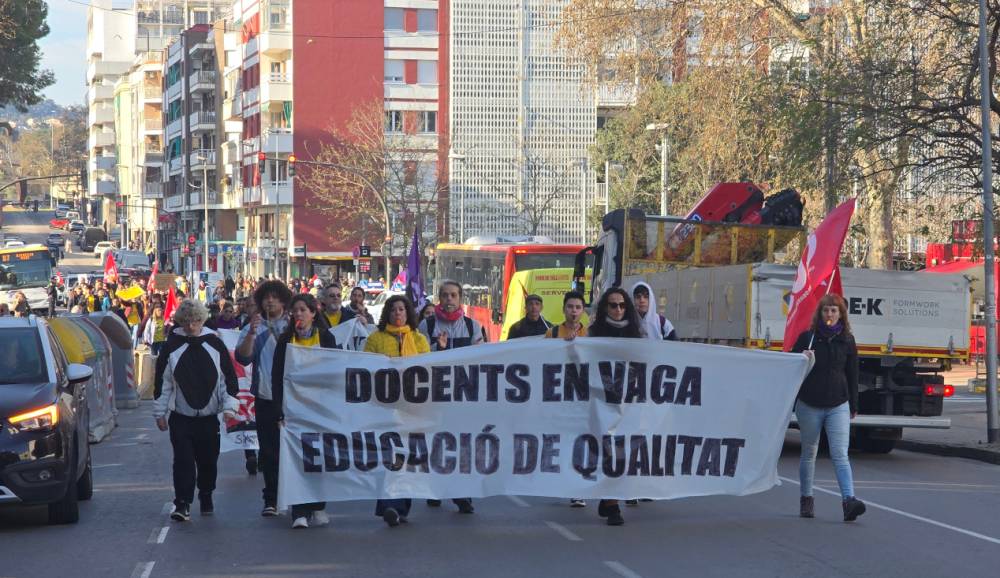 Els docents mostren la seva protesta al carrer
