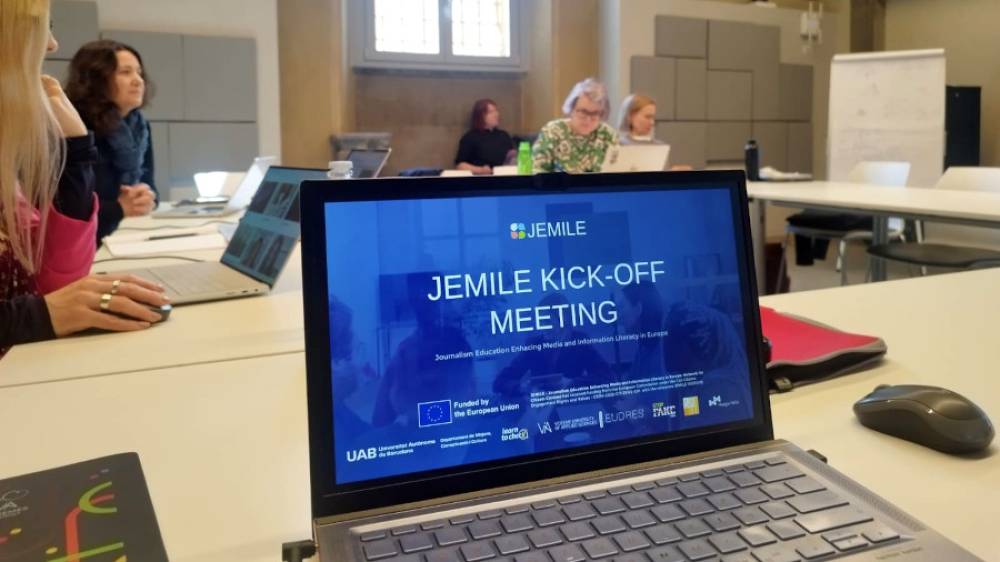 La UAB participa en un projecte per reforçar el lligam entre periodisme i alfabetització mediàtica